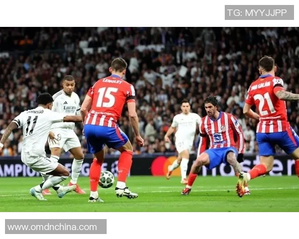 欧冠大战曼联大胜马竞红牌争议引发全场热议与焦点分析