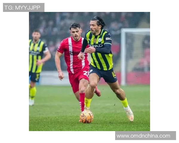 足总杯精彩对决AC米兰狂胜曼城四球引爆全场激情