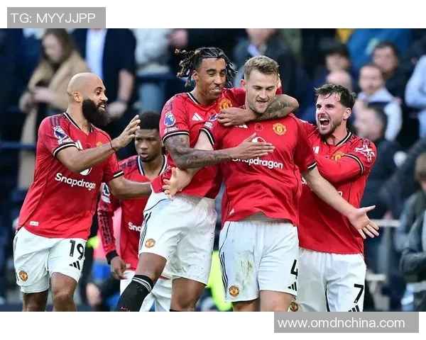 欧联杯曼联逆转热刺精彩补时进球引发争议判罚全场沸腾